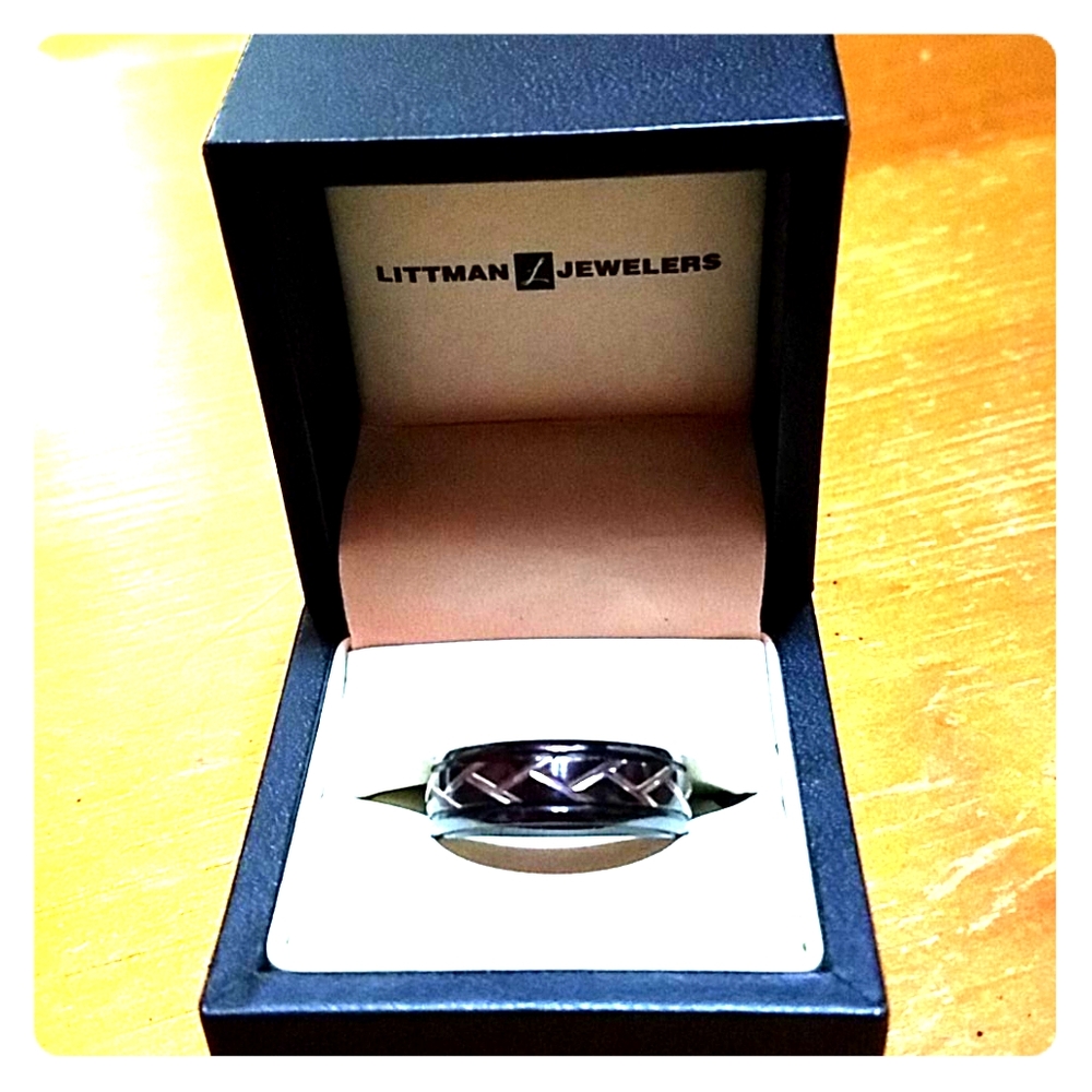 Men's Titanium Wedding Band